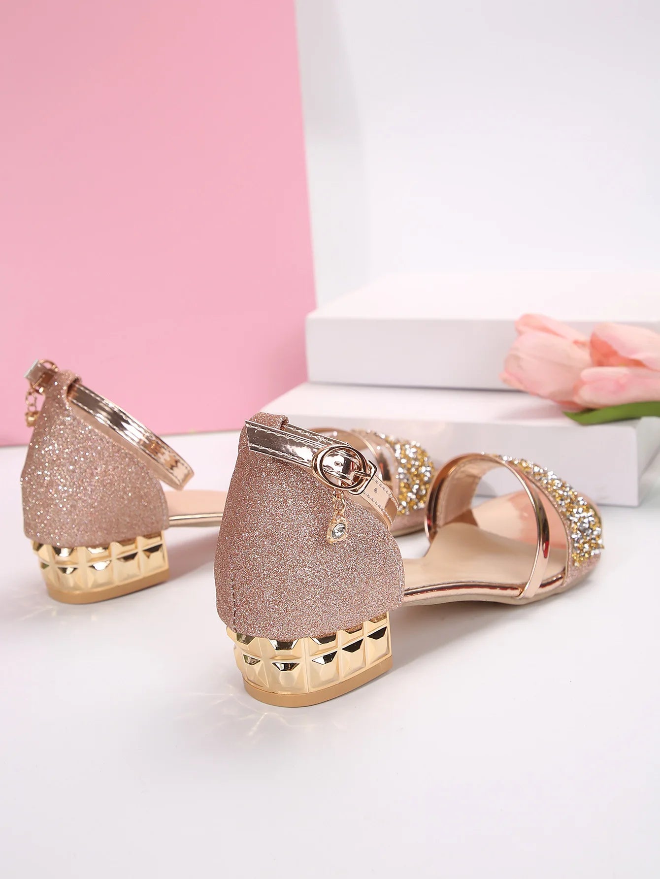 2024 New Fashion Women's Sandals Gold and Silver Low Heel Casual Shoes Women Open Toe Summer Light Fashion Women's Shoes - Maison zamor